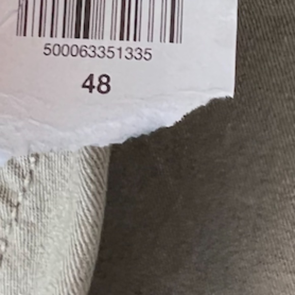 NWT: old navy Straight Lived-In Khaki Non-Stretch Shorts for Men (48) - Picture 12 of 13